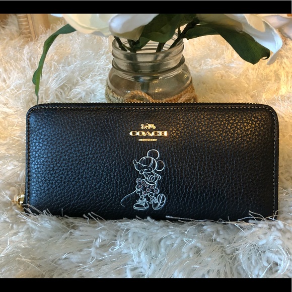Coach Handbags - 🐭NEW🐭COACH X DISNEY WALLET🐭